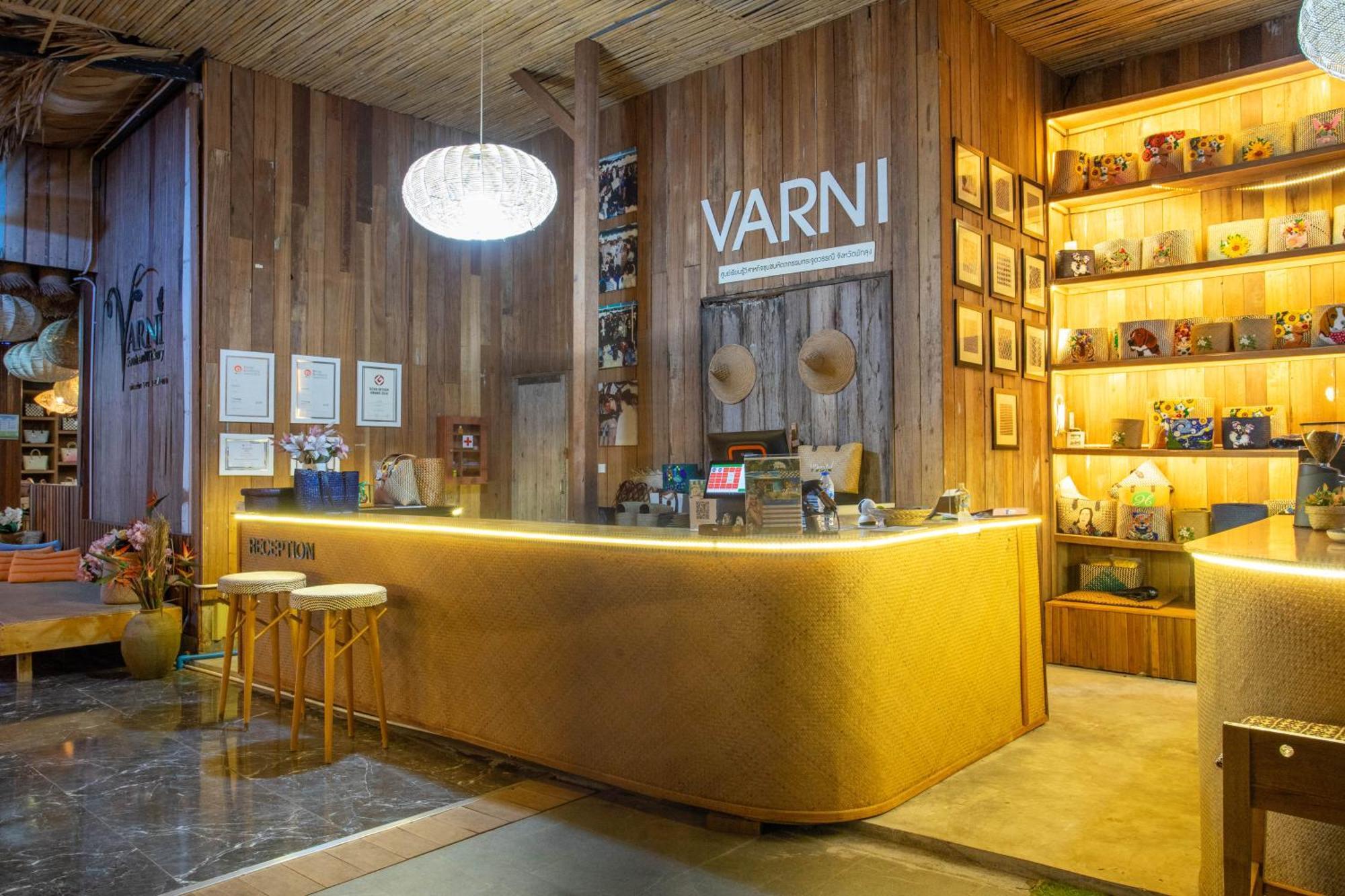 Varni Homestay Phatthalung Bagian luar foto