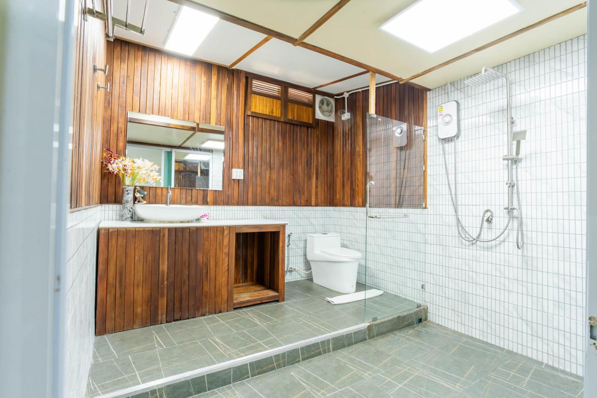 Varni Homestay Phatthalung Bagian luar foto